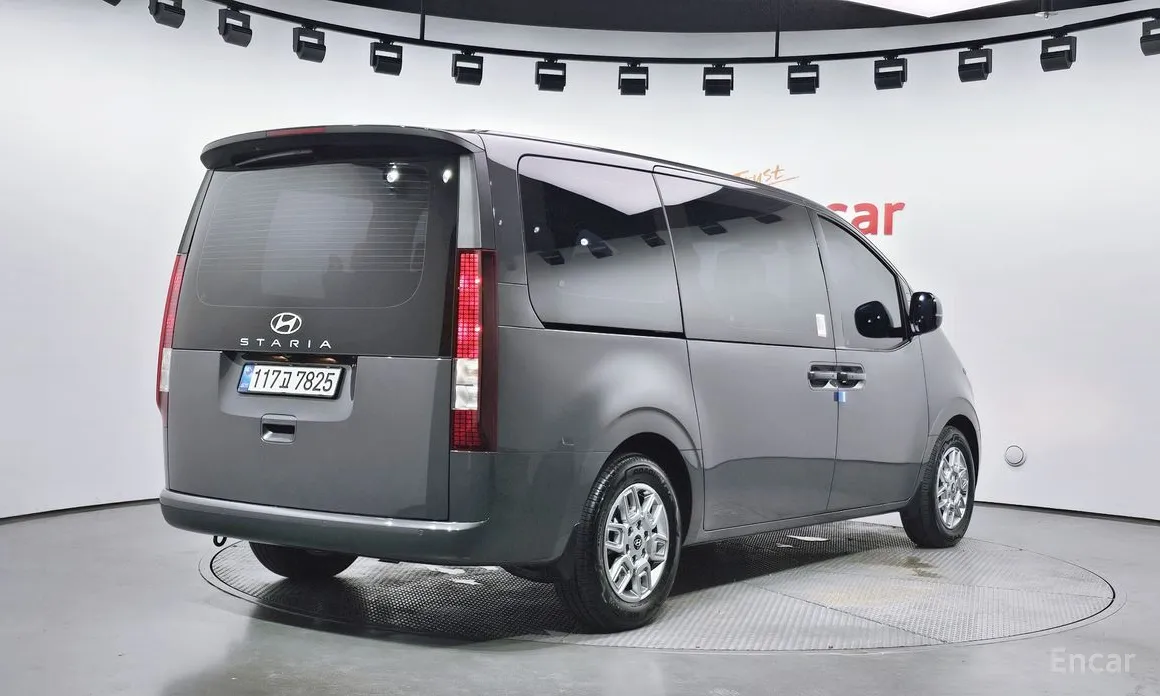 Фото 2 - Hyundai Staria