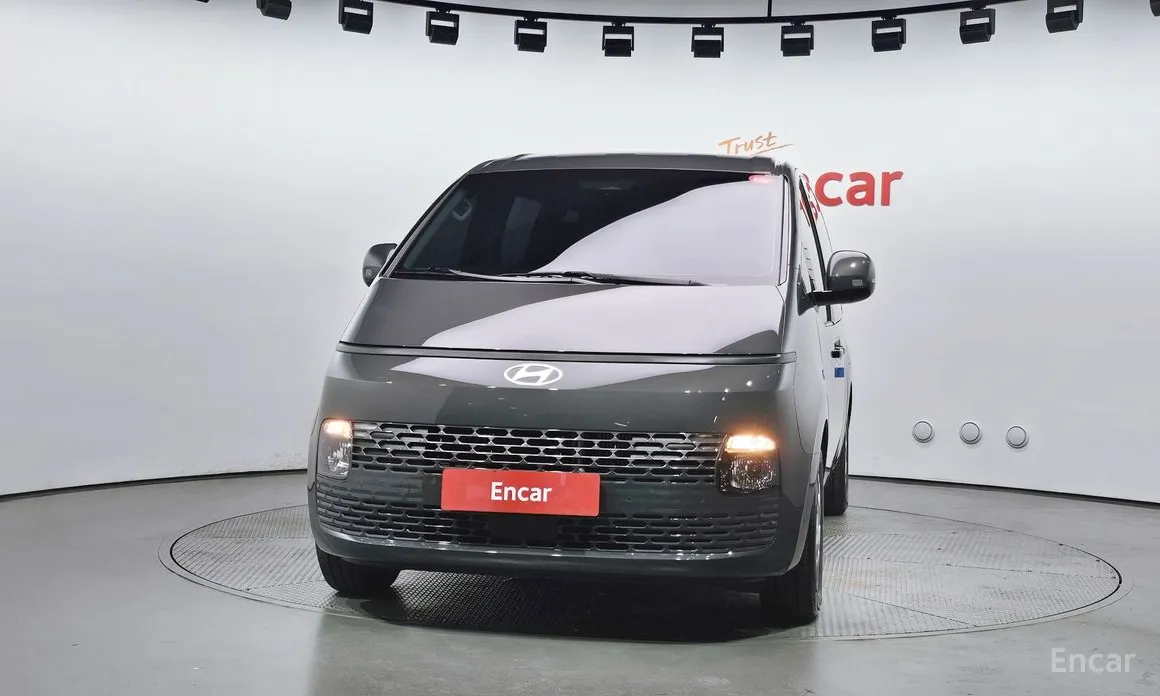 Фото 3 - Hyundai Staria