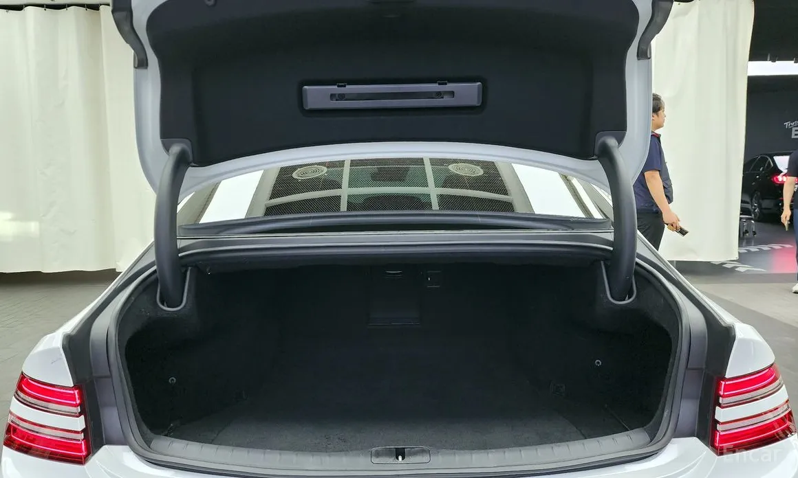 Фото 20 - Genesis G80