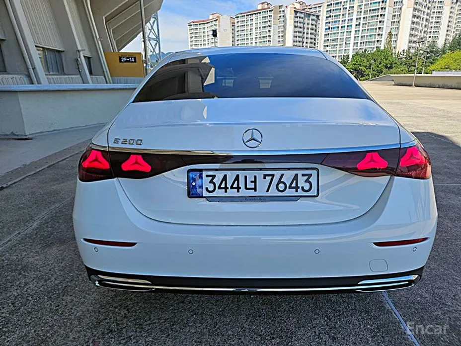 Фото 2 - Mercedes-Benz E-Class