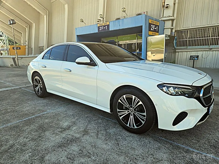 Фото 3 - Mercedes-Benz E-Class