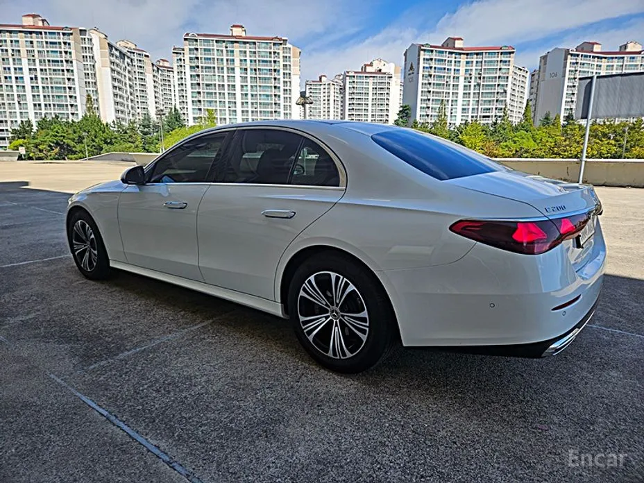 Фото 5 - Mercedes-Benz E-Class