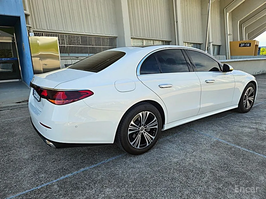 Фото 6 - Mercedes-Benz E-Class