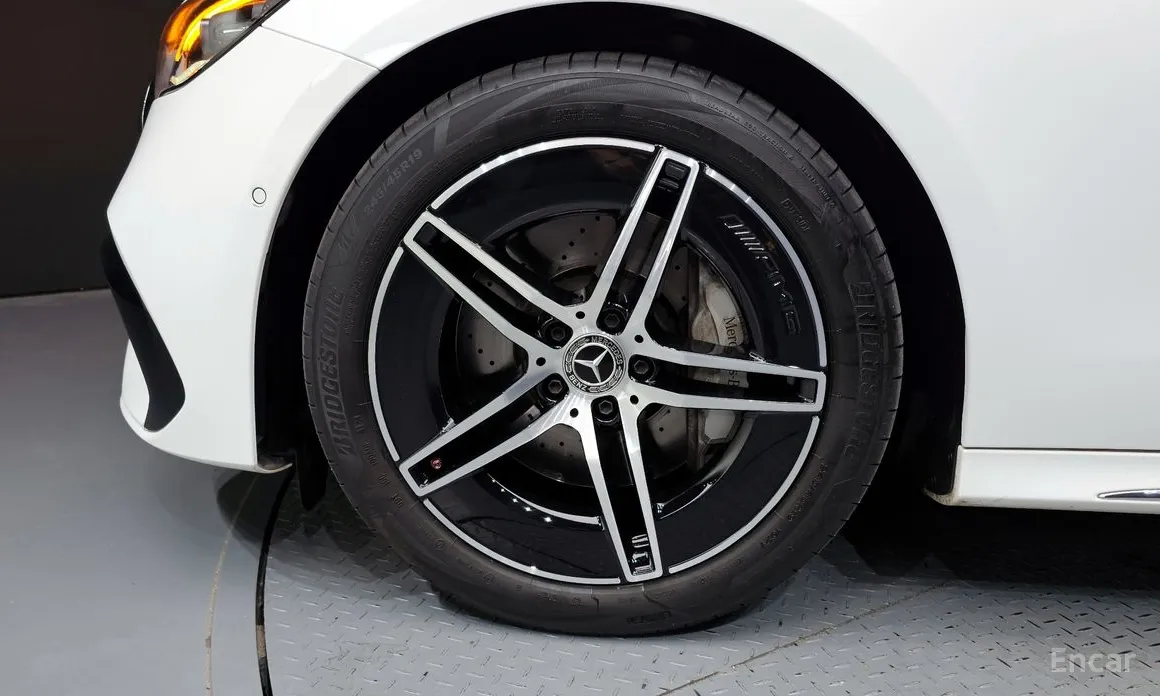 Фото 5 - Mercedes-Benz E-Class