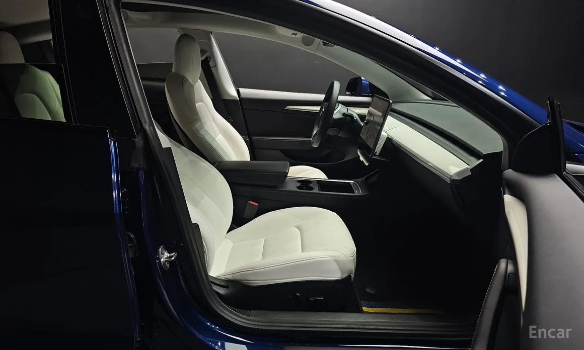 Photo 10 - Tesla Model 3