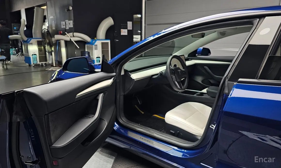 Photo 11 - Tesla Model 3