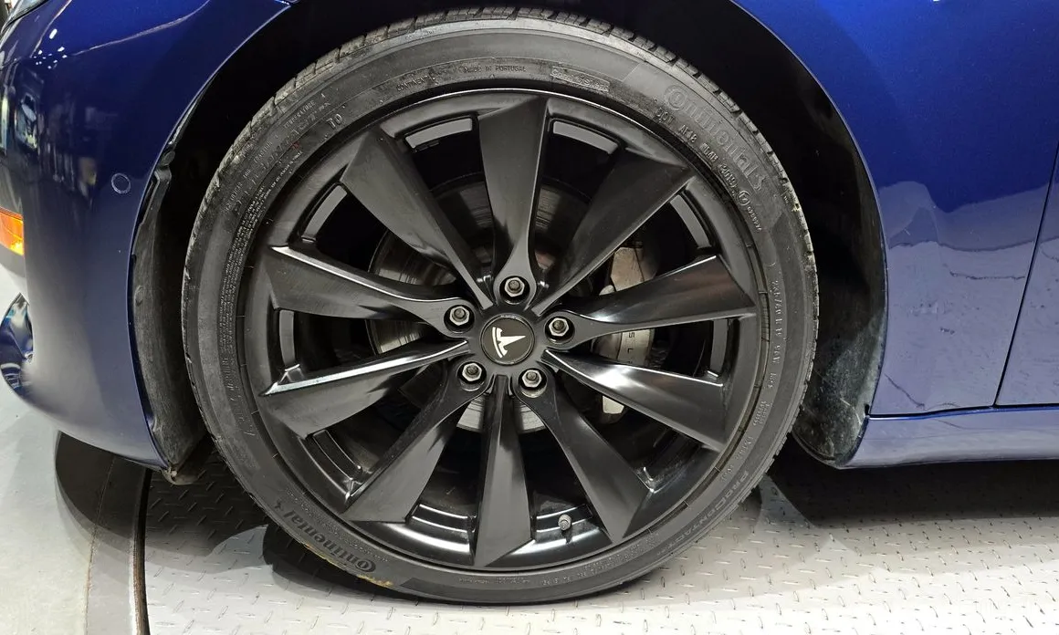 Photo 5 - Tesla Model 3