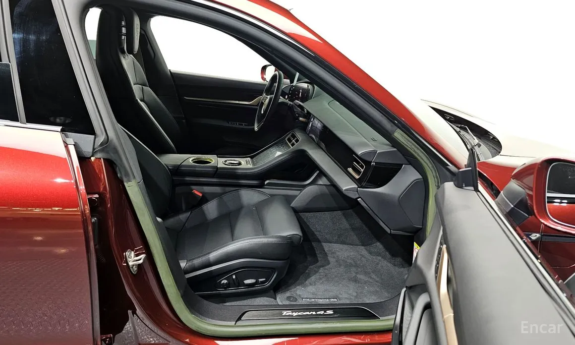 Фото 11 - Porsche Taycan