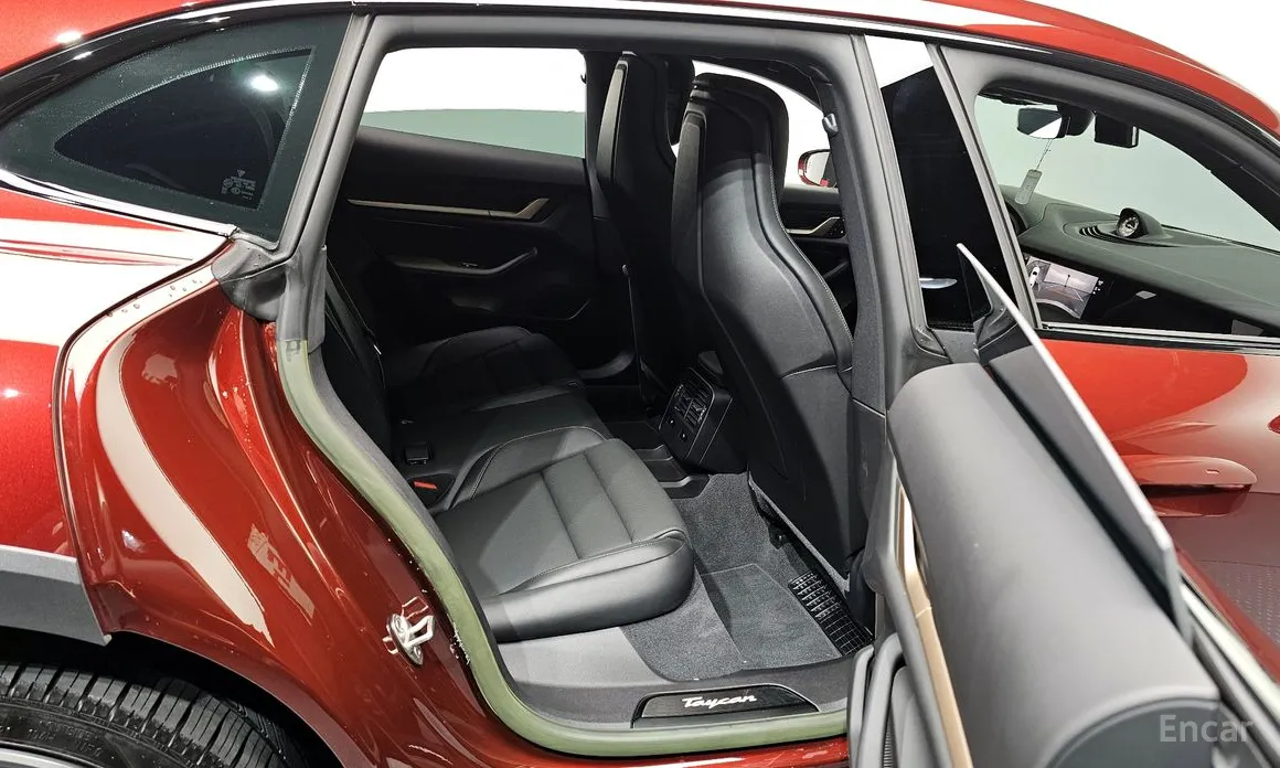 Фото 12 - Porsche Taycan