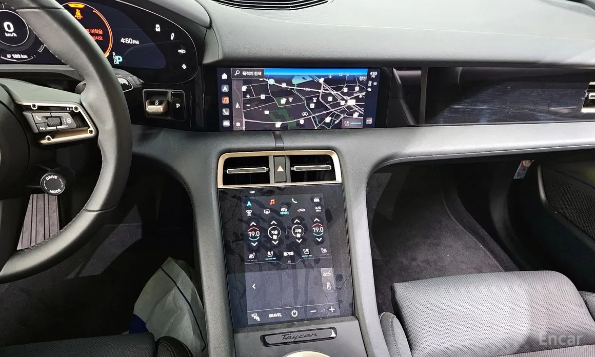 Фото 14 - Porsche Taycan