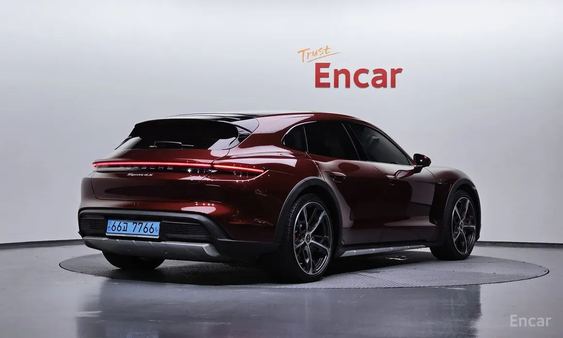 Фото 2 - Porsche Taycan