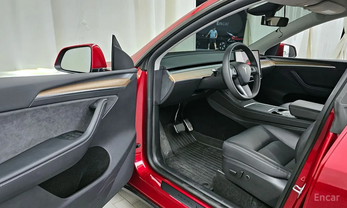 Фото 10 - Tesla Model Y