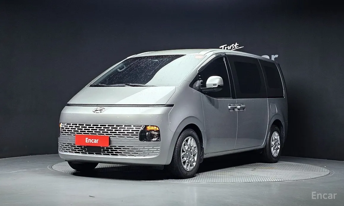 Фото 1 - Hyundai Staria