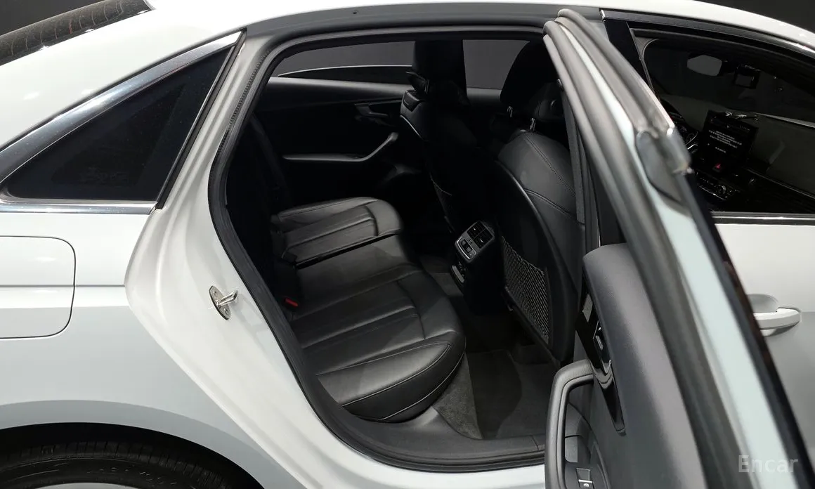 Фото 12 - Audi A4