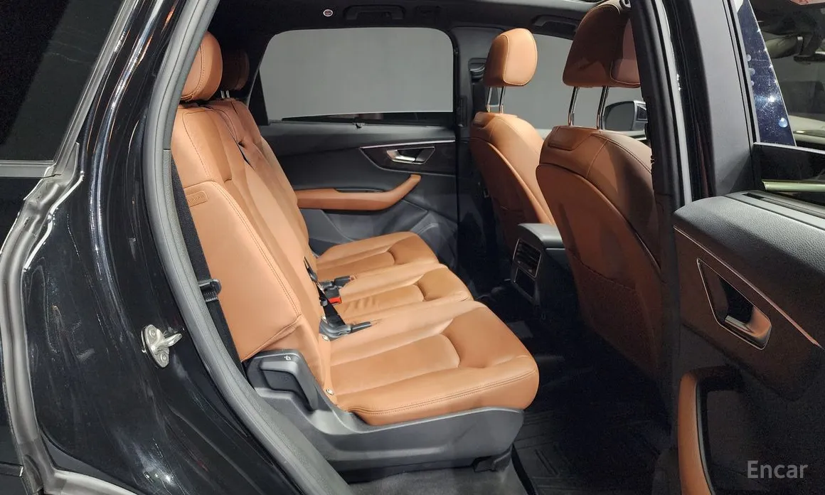 Фото 12 - Audi Q7