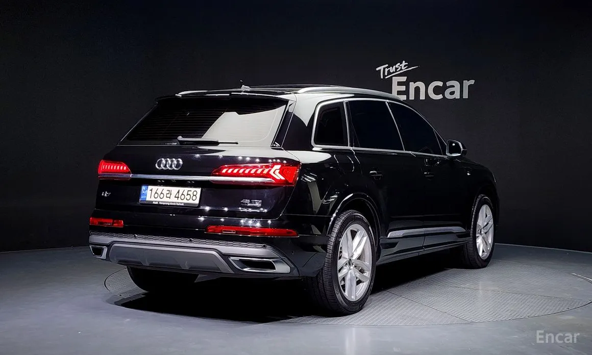 Фото 2 - Audi Q7