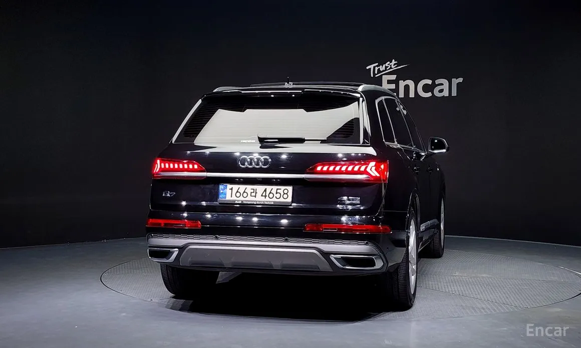 Фото 4 - Audi Q7