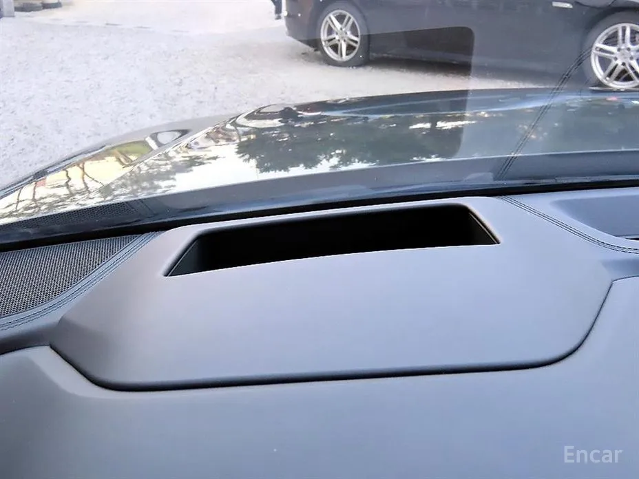 Фото 10 - Audi Q8