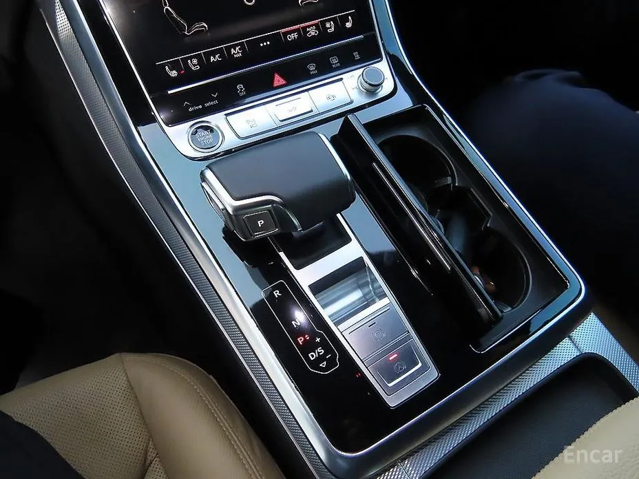 Фото 11 - Audi Q8