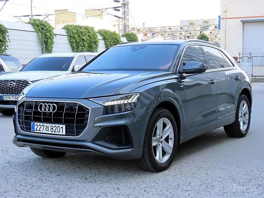 Фото 2 - Audi Q8