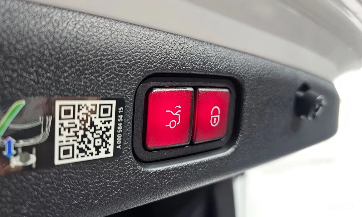 Фото 18 - Mercedes-Benz E-Class