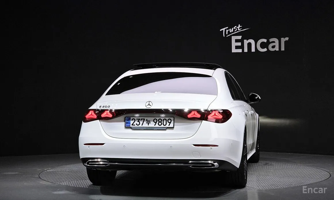 Фото 4 - Mercedes-Benz E-Class