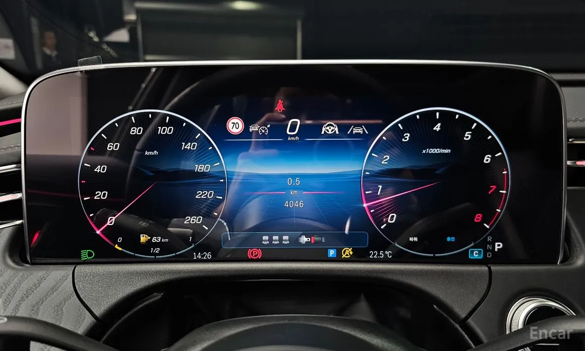 Фото 8 - Mercedes-Benz E-Class