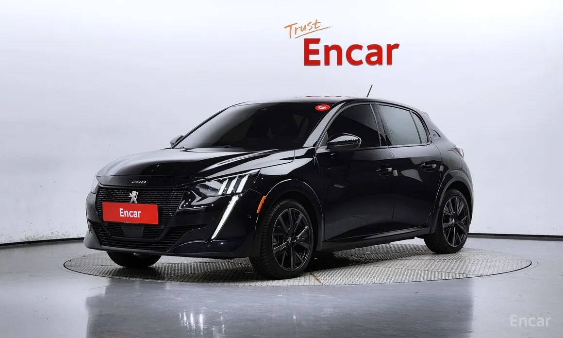 Фото 1 - Peugeot 208