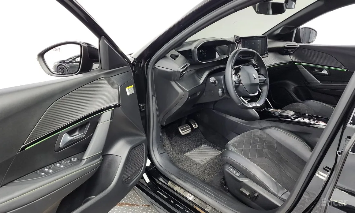 Фото 10 - Peugeot 208