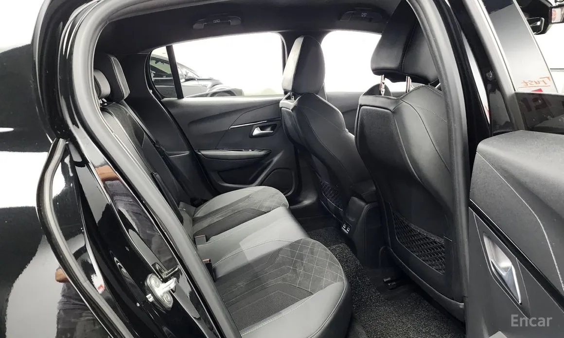 Фото 12 - Peugeot 208