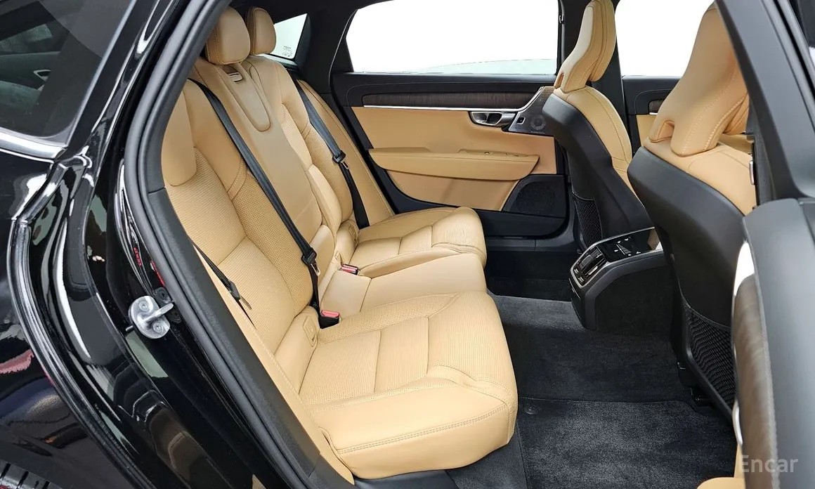 Фото 12 - Volvo S90