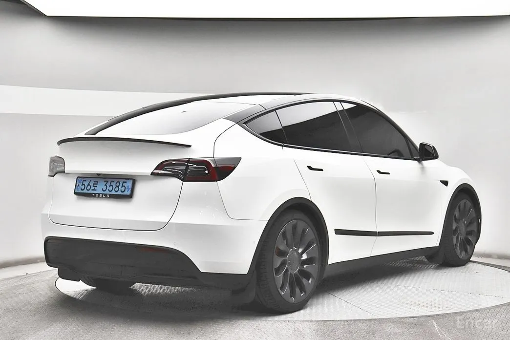 Фото 2 - Tesla Model Y