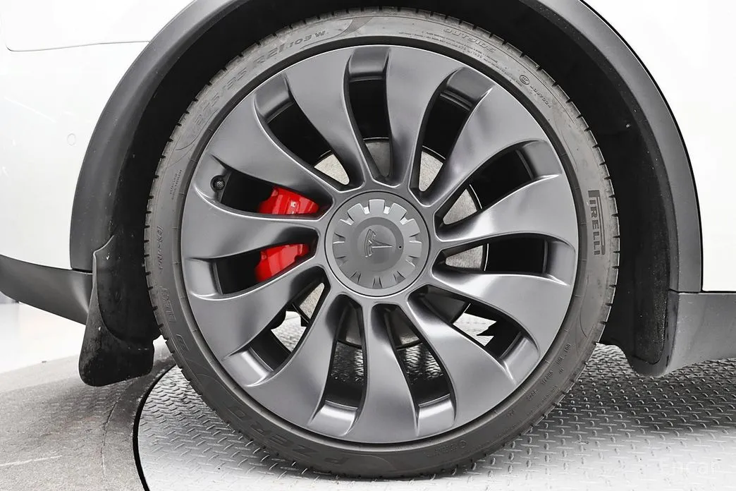 Фото 8 - Tesla Model Y