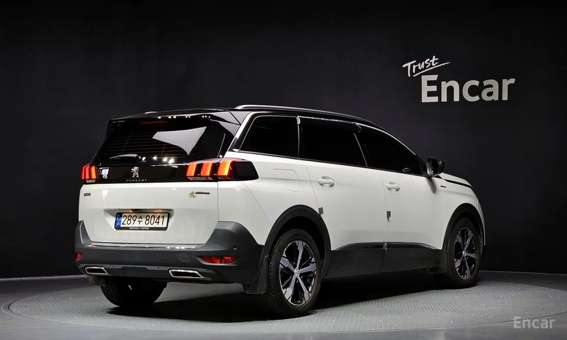 Фото 2 - Peugeot 5008