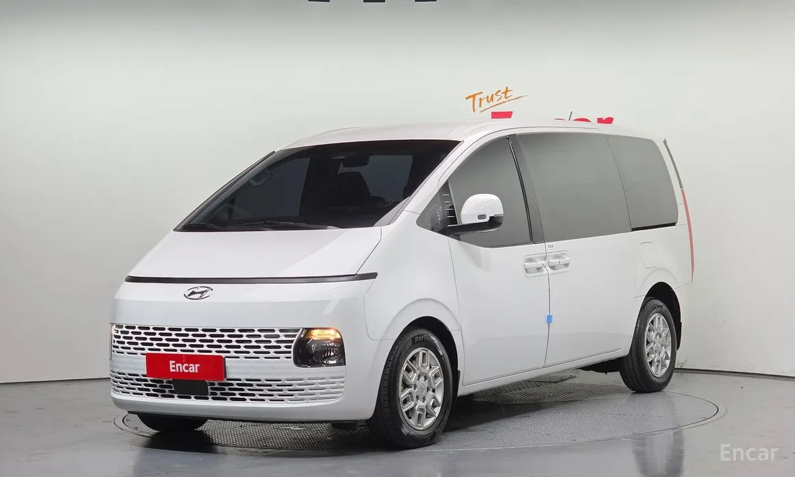 Фото 1 - Hyundai Staria