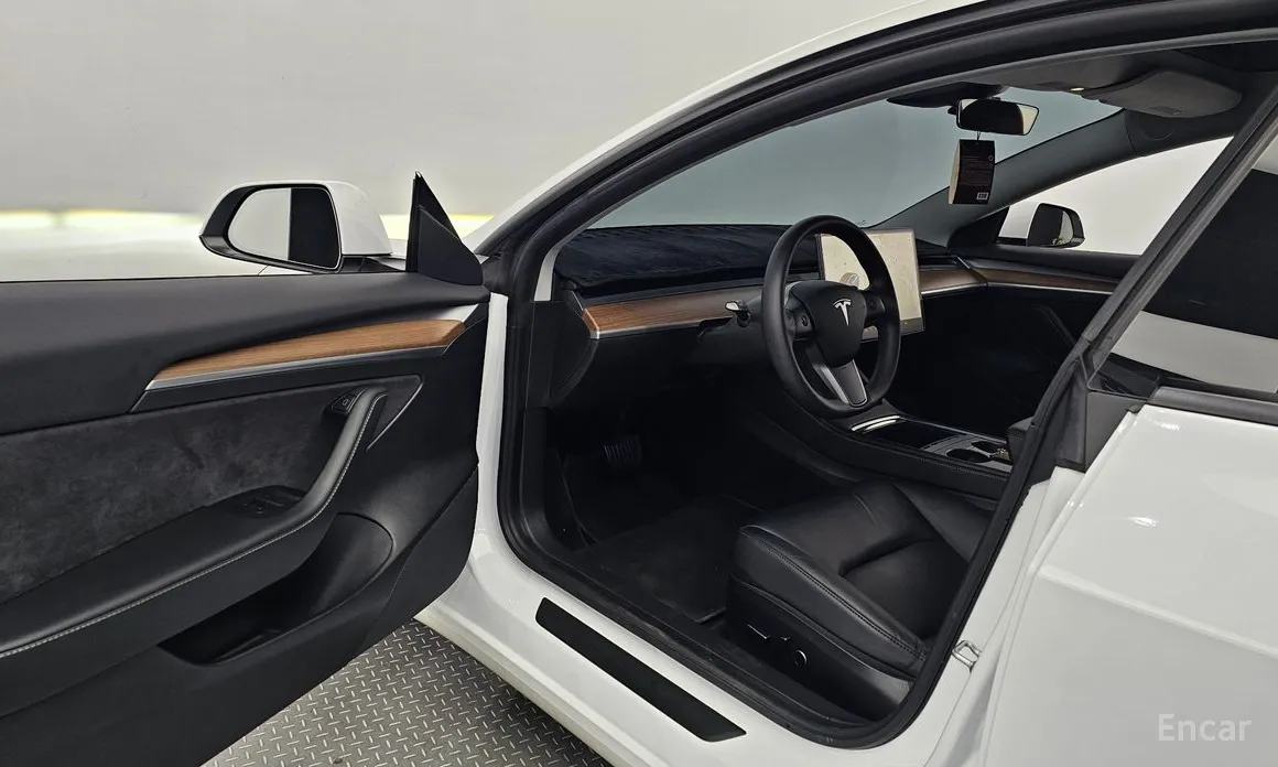 Фото 10 - Tesla Model 3