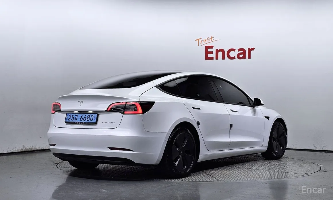 Фото 2 - Tesla Model 3