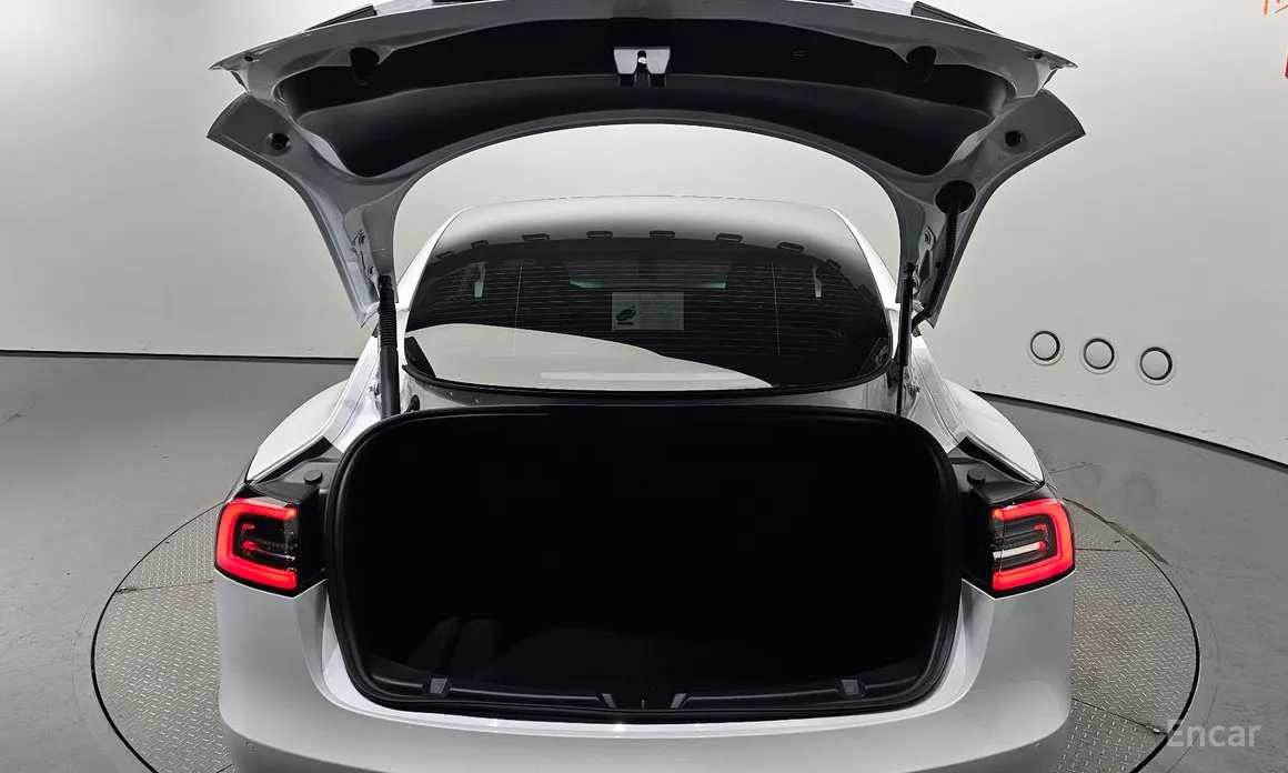 Фото 20 - Tesla Model 3