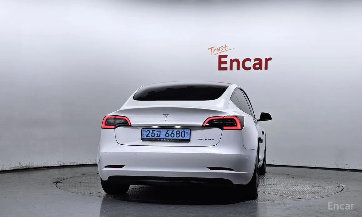 Фото 4 - Tesla Model 3