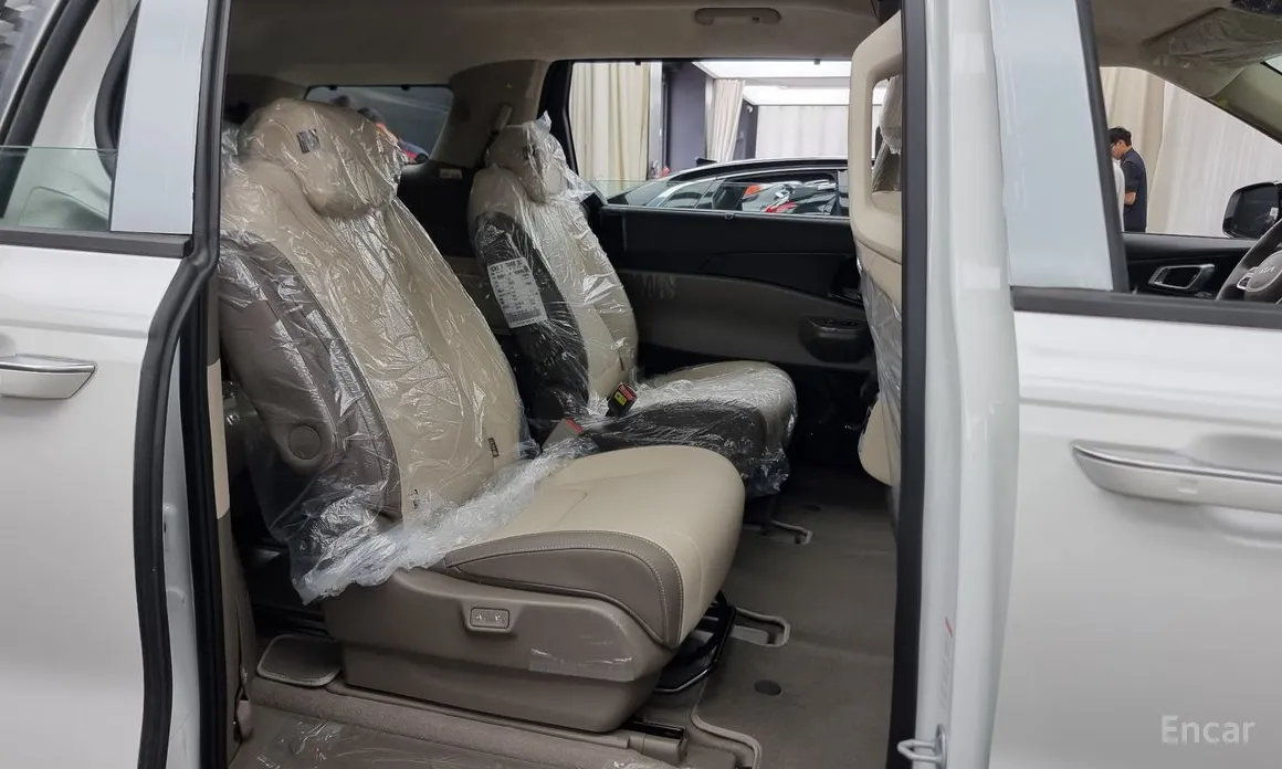 Фото 12 - Kia Carnival