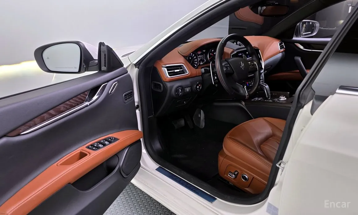 Фото 10 - Maserati Ghibli