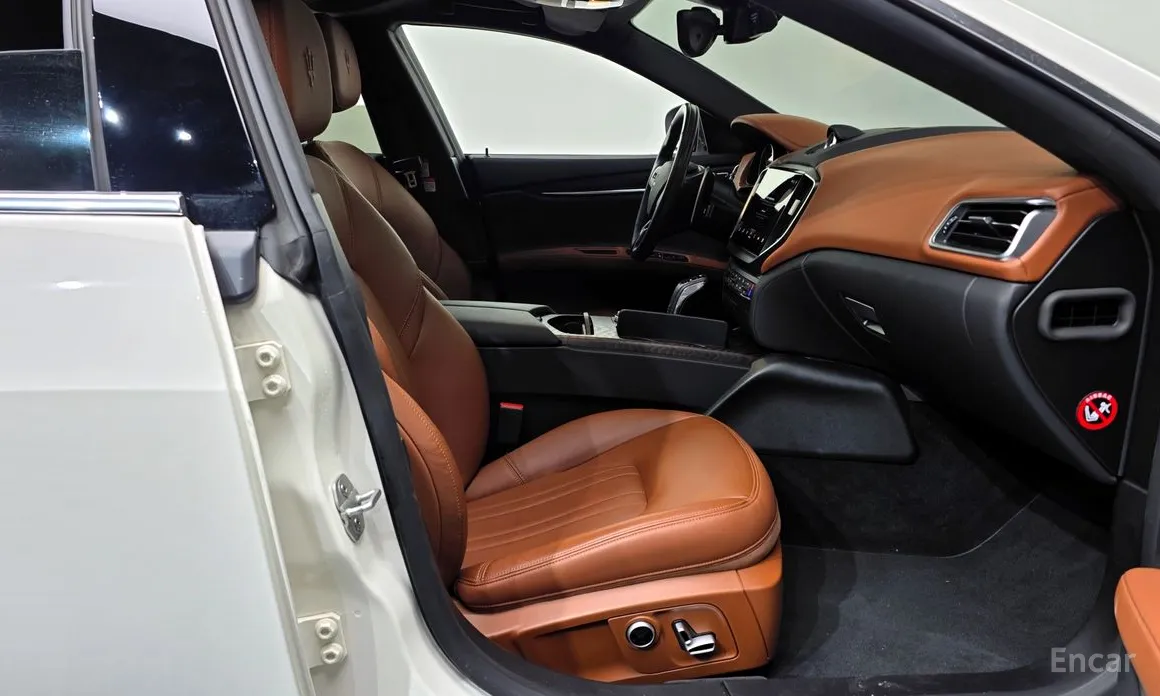 Фото 11 - Maserati Ghibli