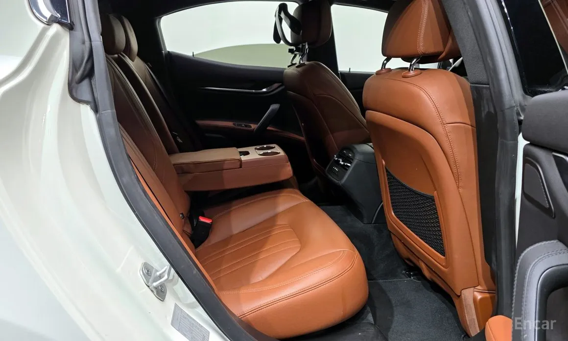 Фото 12 - Maserati Ghibli