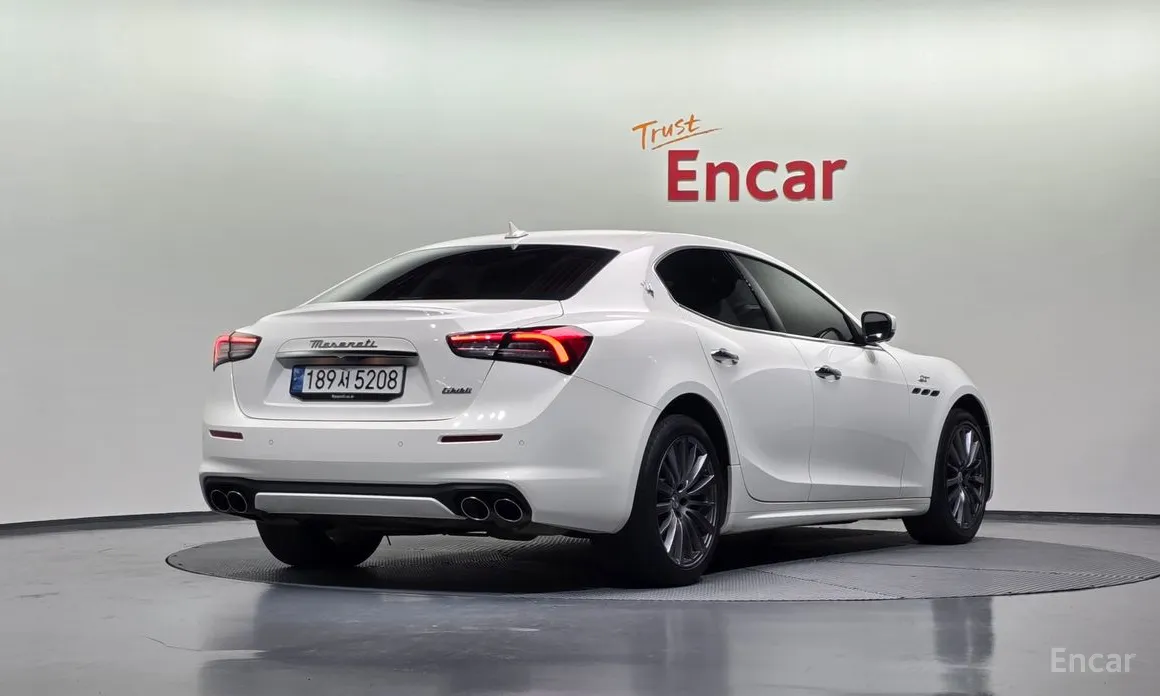 Фото 2 - Maserati Ghibli