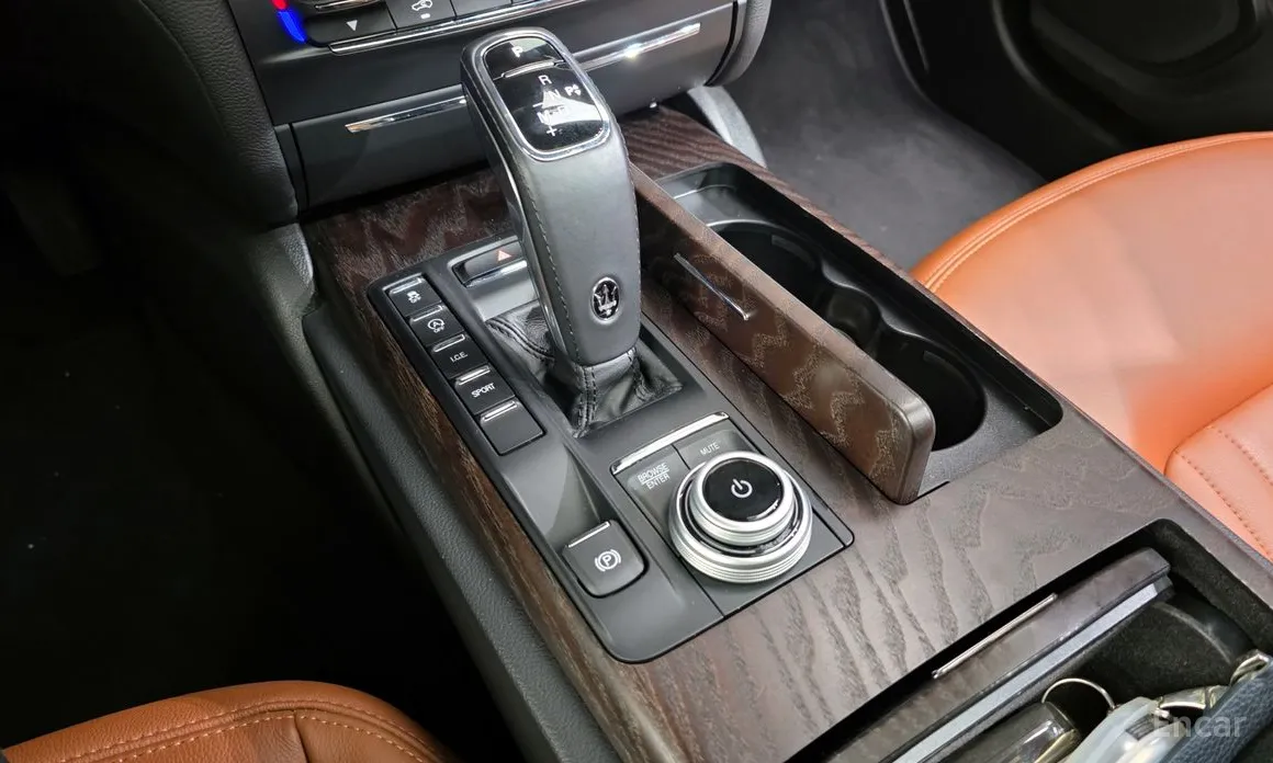 Фото 9 - Maserati Ghibli