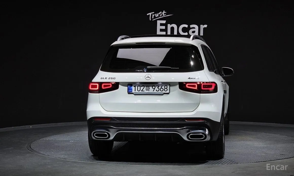 Фото 4 - Mercedes-Benz GLB-Class