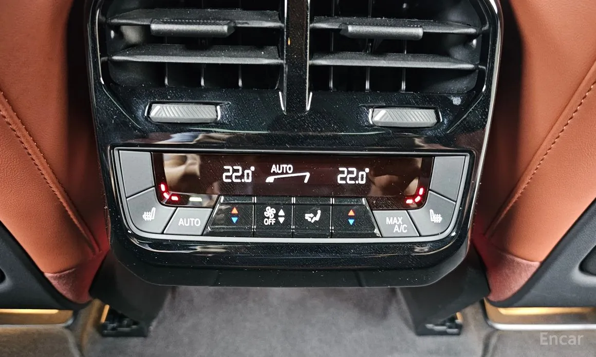 Фото 18 - BMW iX