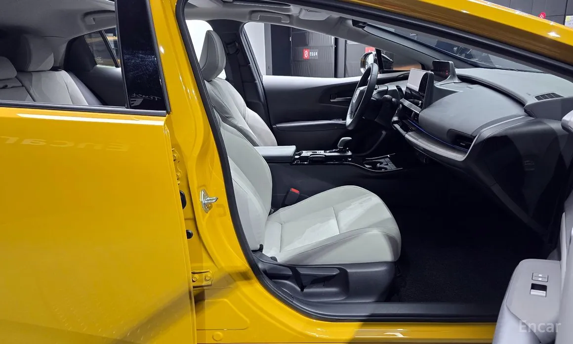 Фото 11 - Toyota Prius