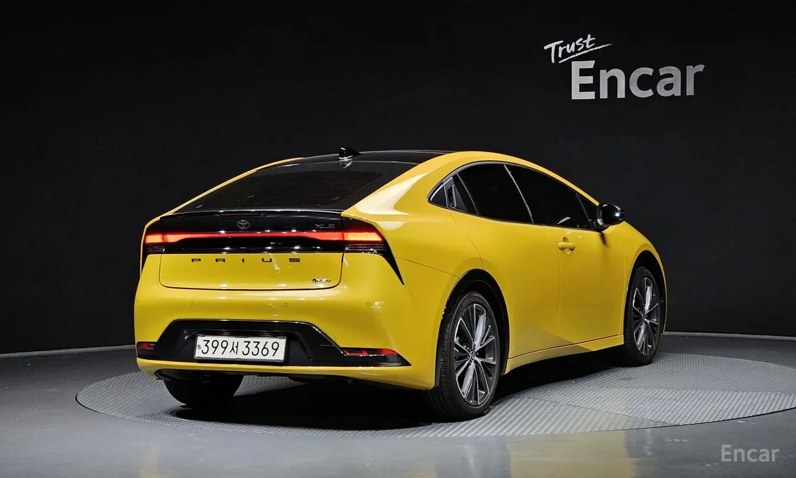 Фото 2 - Toyota Prius