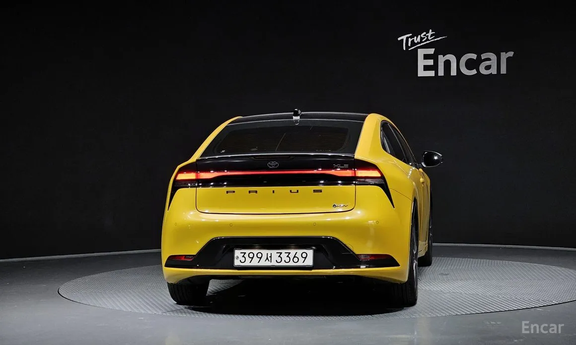 Фото 4 - Toyota Prius